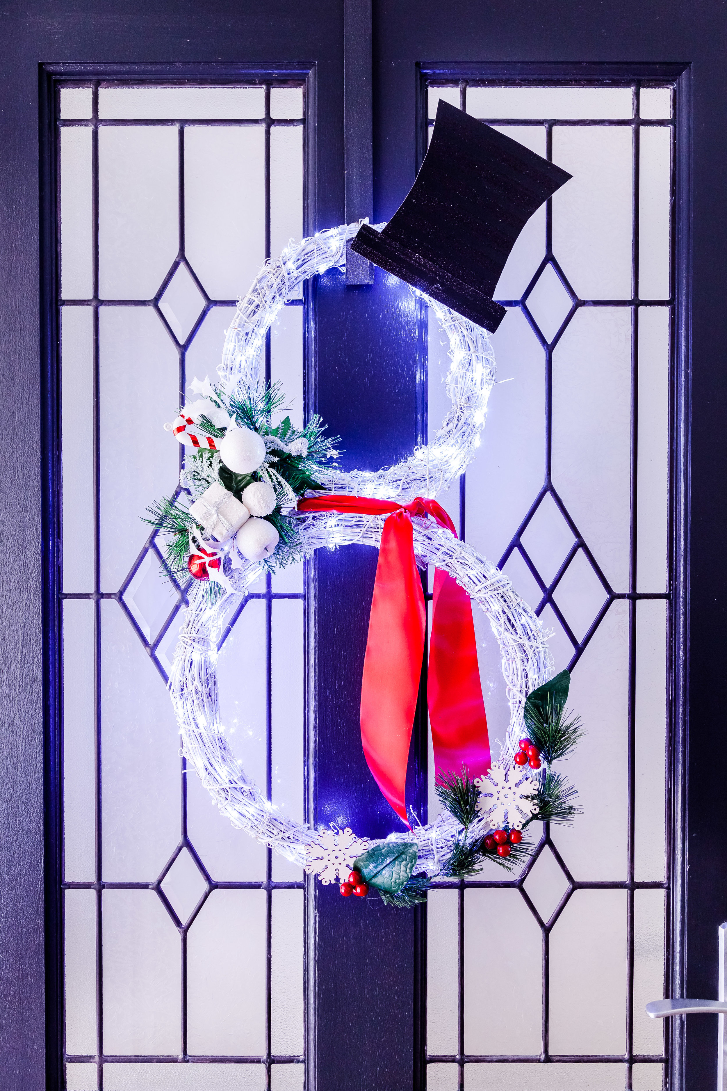 DIY Light Up Snow Man Wreath + Video