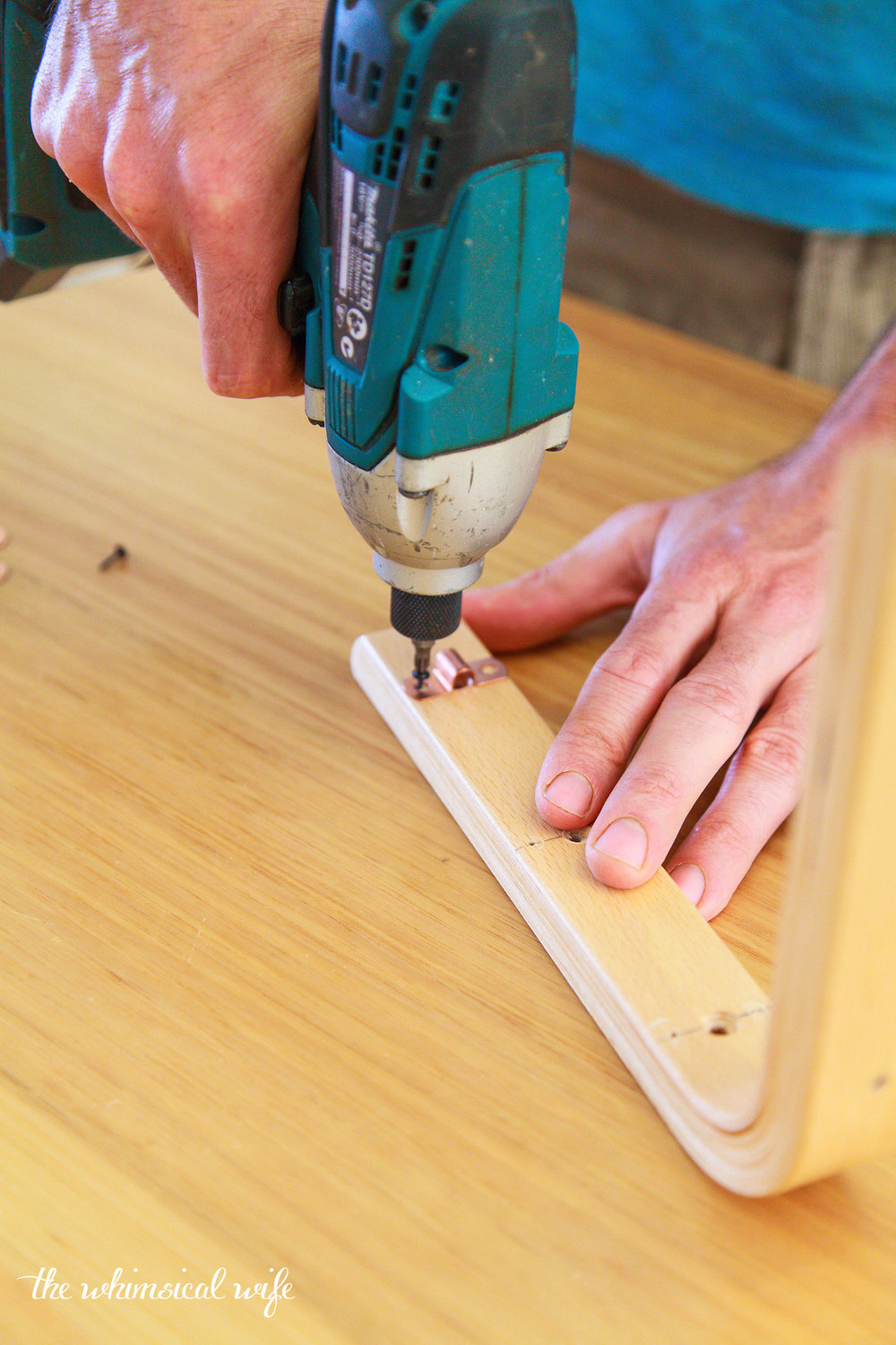 How To Make A Modern Hanging Wooden Wall Bracket Light | The Whimsical Wife