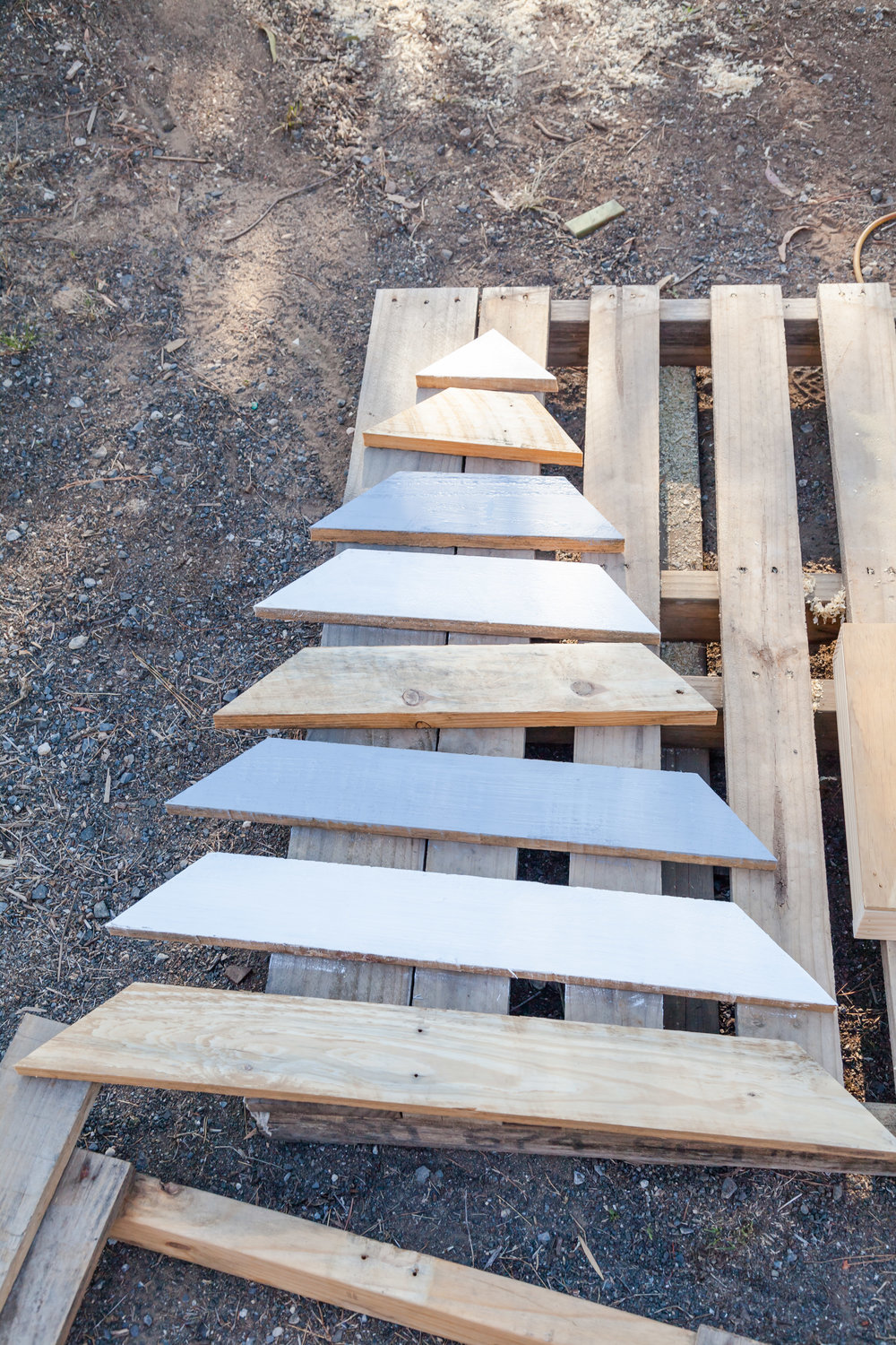 Rustic Pallet Christmas Tree + Video | The Whimsical Wife