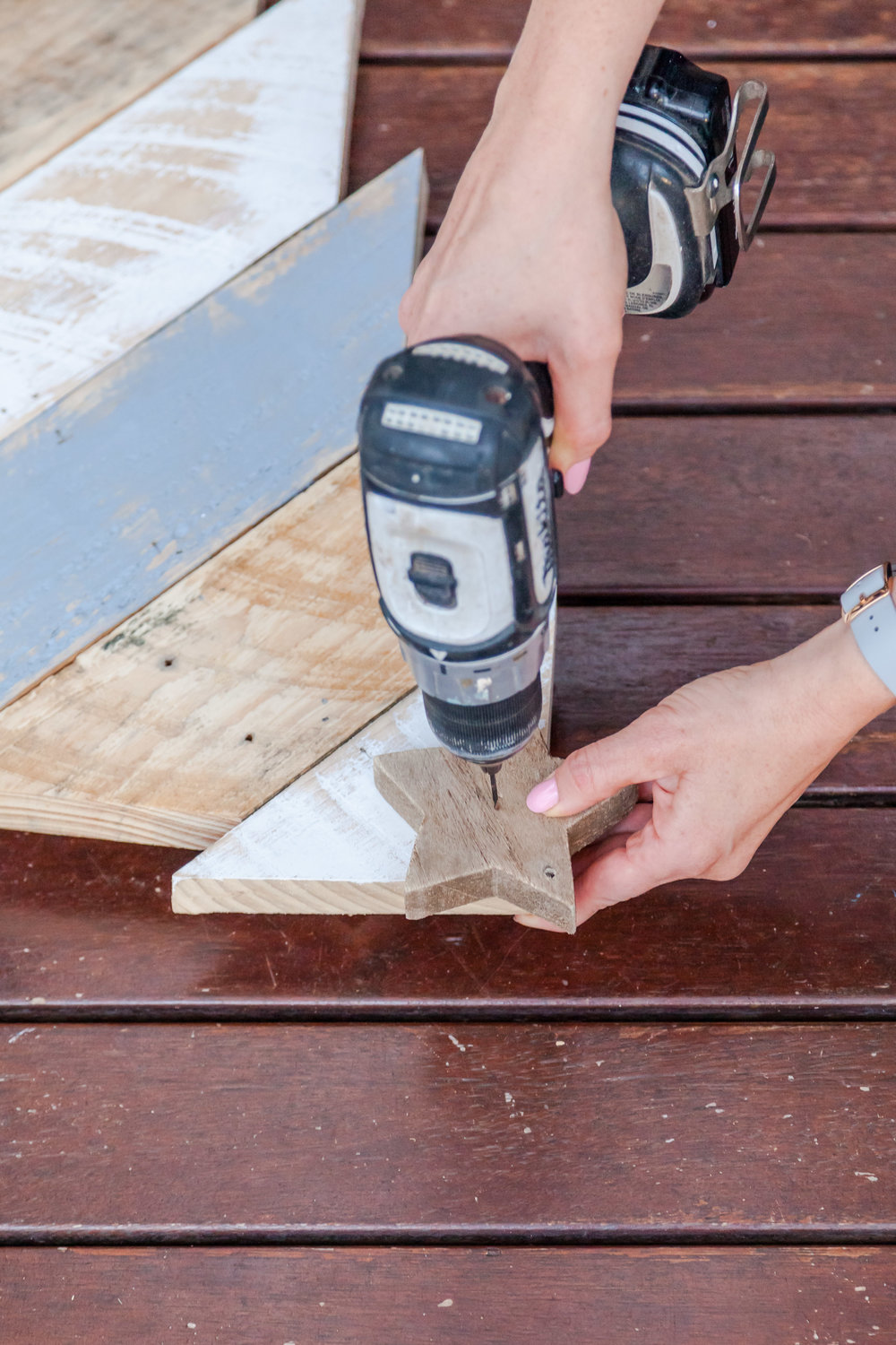 Rustic Pallet Christmas Tree + Video | The Whimsical Wife