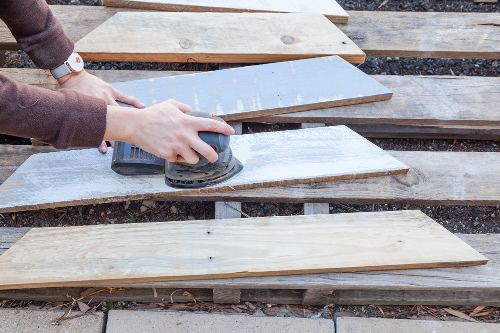 Rustic Pallet Christmas Tree + Video | The Whimsical Wife
