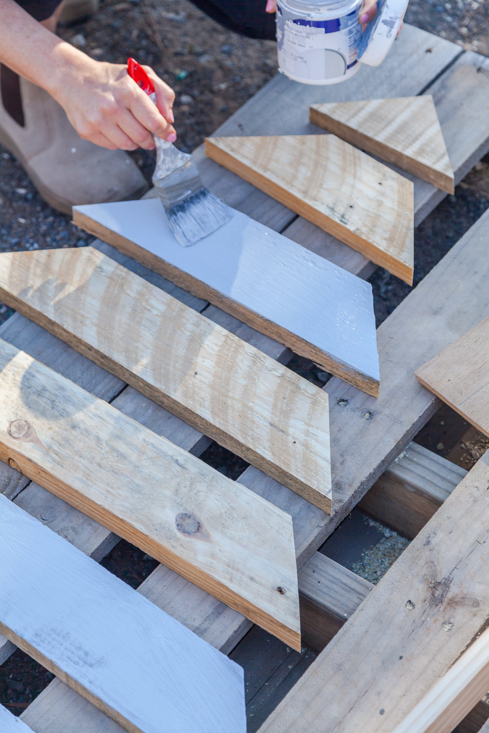 Rustic Pallet Christmas Tree + Video | The Whimsical Wife