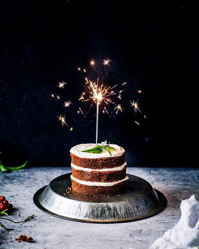 Get your sparkle on with this Mini Red Velvet Cake. This isn’t a conventional Red Velvet Cake but is equally good. ( Dairy & Gluten Free) Its has a secret ingredient which leaves the cake super moist and delicious. It boasts a Cashew Cream Cheese Icing which is smothered between each layer of the cake. Go on and check it out over on the blog. Recipe link in profile ☝🏻 Happy Friday guys. 🍰 .
.
.
.
.
#feedfeed #foodflutter #thechalkboardeats #eattheworld #lifeandthyme #ofsimplethings #momentsofmine #mywhiteco #beautifulcuisines #betterhomesandgarden #sundaystylelove #taste #tastingtable #gatheredstyle #bloglovingfood #tastespotting #buzzfeast #morningslikethese #realsimple #veganeats #feedfeedchocolate #chasinglight #leftovermakeover #nomoreeggs #veganrecipes #springeats #veganeats #springbaking