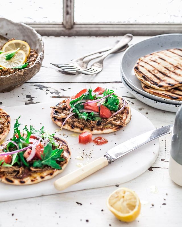 I’ve been testing this recipe today one which I’ve made a handful of times already but never got round to properly testing and photographing it. It’s my Mini Shredded Greek Chicken Naan. Fork tender Greek spiced chicken on mini naan topped with fresh salad. Oven baked or slow cooker approved. Set and forget. Recipe is coming to the blog soon. In the meantime I’m just going to leave this here to tantalise you! 😉
.
.
.
.
.
#DinnerIdeas #dinners #DinnerTable #WeeknightDinner #bhgfood #bhgbaking #f52gram @f52gram #huffposttaste #foodgawker #thekitchn #feedfeed #thebakefeed #buzzfeast #buzzfeedfood #droolclub #myfoodgasm  #teamchomp #beautifulcuisines #spoonfeed #abmlifeissweet #abmfoodie #show_me_your_food #tastemademedoit #tastingtable #foodblogfeed #inglewoodorganicchicken #slowcookerrecipes #slowcookermeals