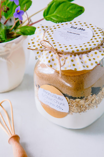 Cookies In A Jar - Housewarming Gift Ideas + Free Printable