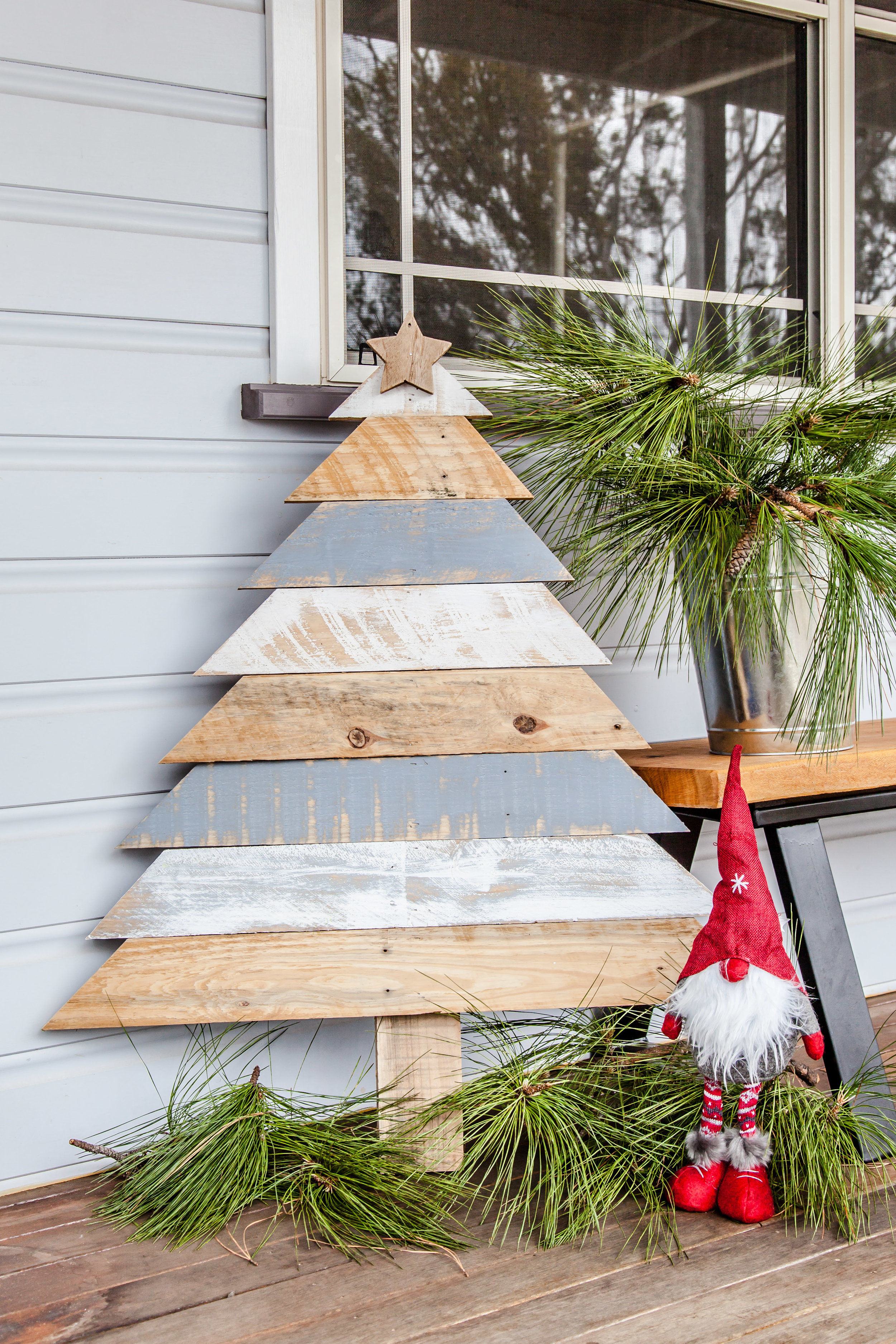 Rustic Pallet Christmas Tree + Video